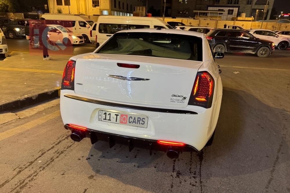 کرایسلەر 300